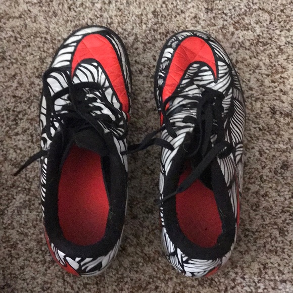 youth indoor soccer cleats - Picture 1 of 3
